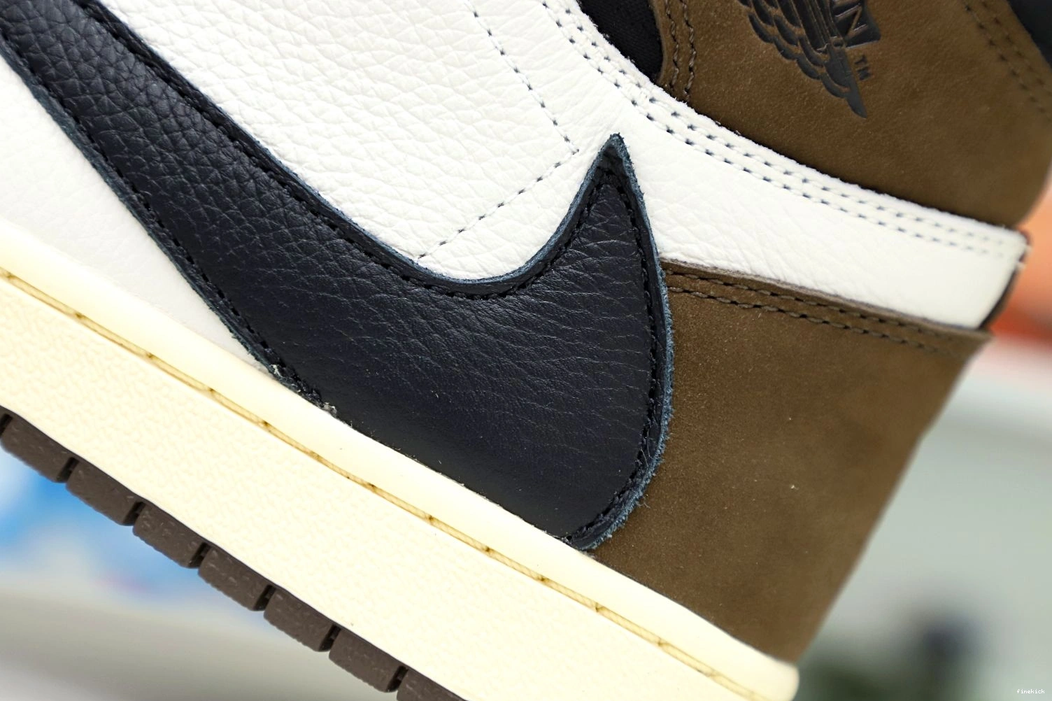 TRAVIS RETRO OG JORDAN 1 'MOCHA' AIR X SCOTT HIGH 0729